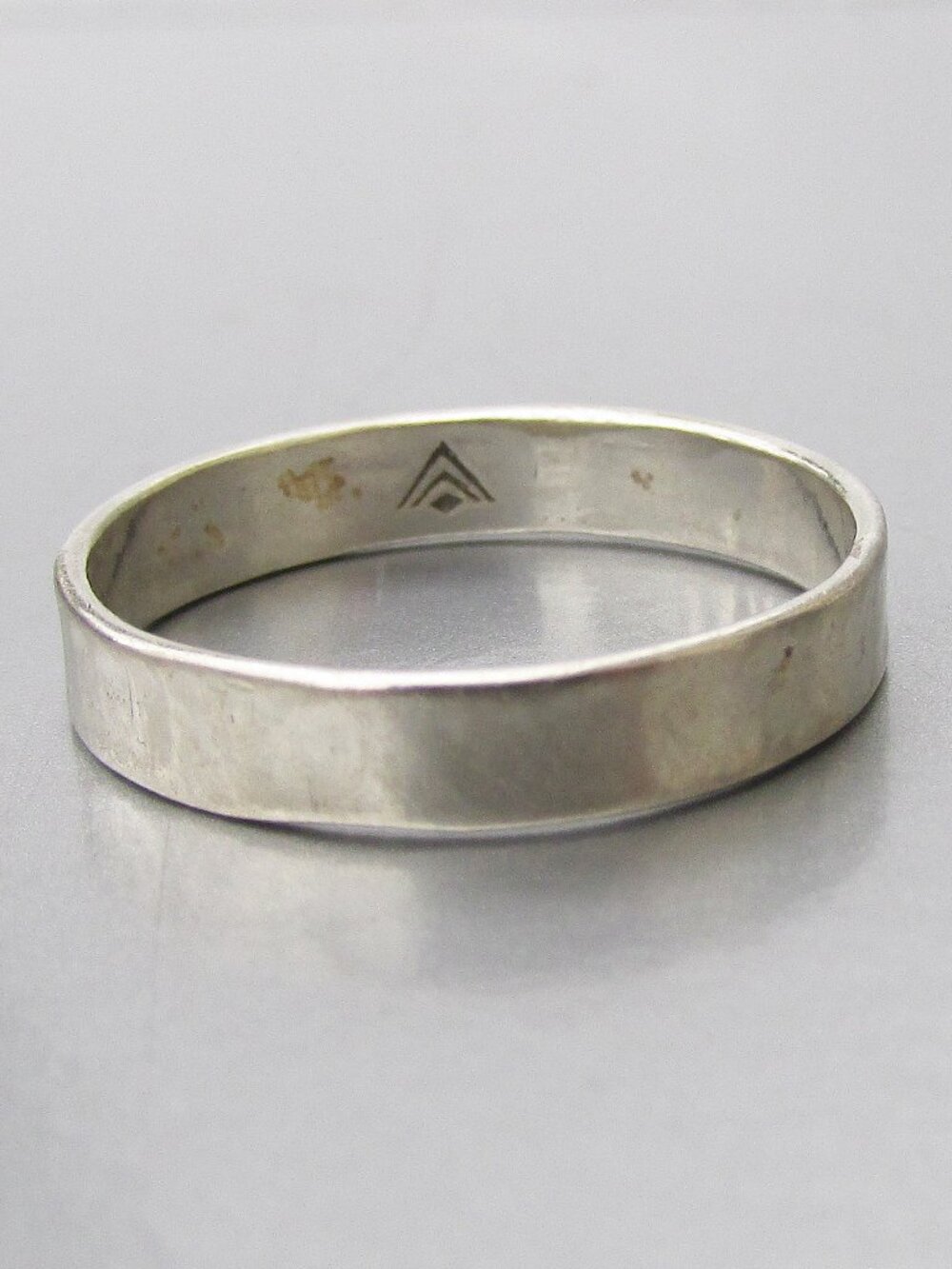 Retired SILPADA Sterling Silver Hammered 4mm Stackable Band Ring Size 8